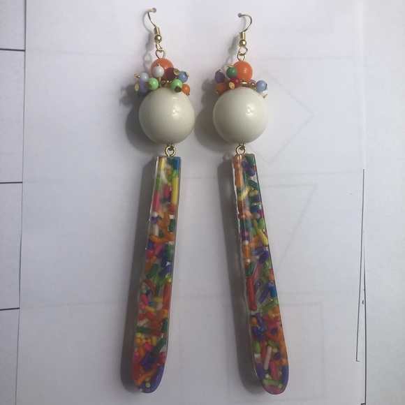 Sprinkle long bead rainbow 🌈 oversized earrings - Picture 2 of 4